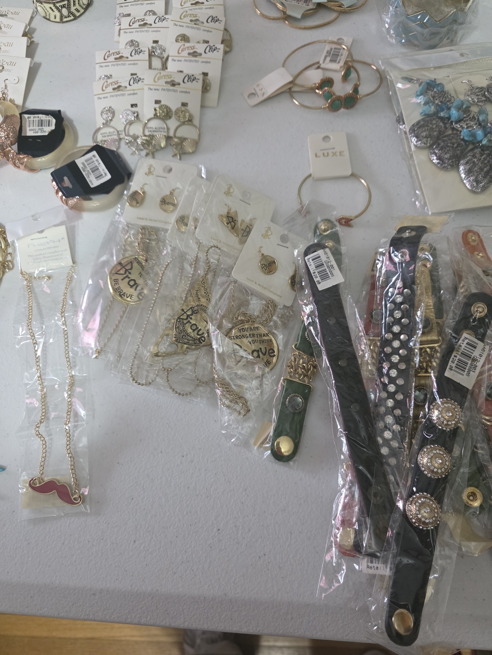 #1) Mixed Fashion Jewelry - Large Lot - Picture 7 of 16